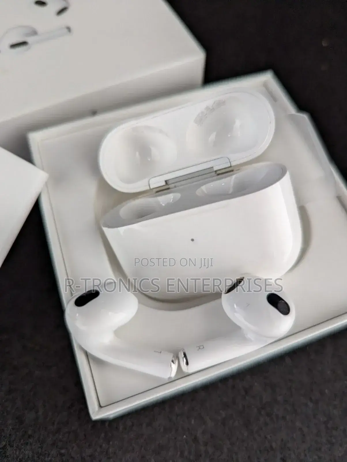 Airpods Pro (2nd Gen) With Magsafe Charging Case (USB‐C)