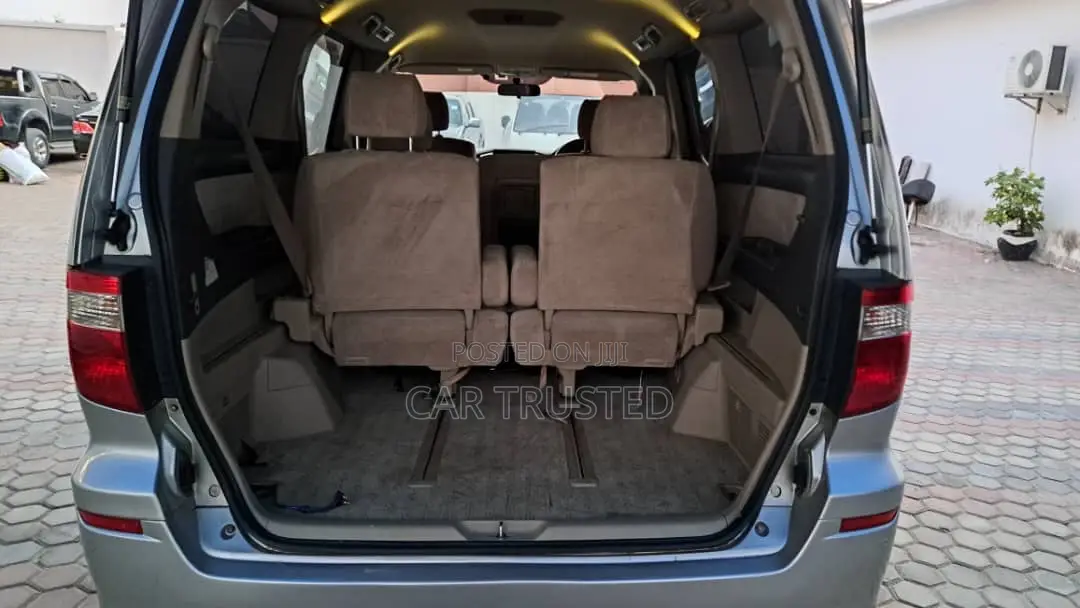Toyota Alphard 2004 Silver