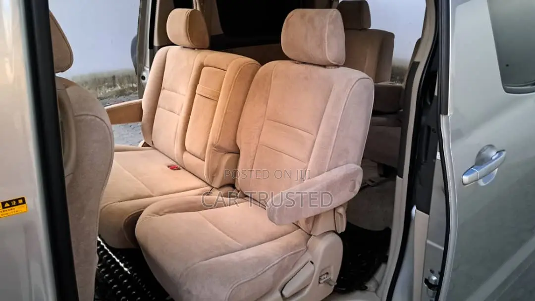 Toyota Alphard 2004 Silver