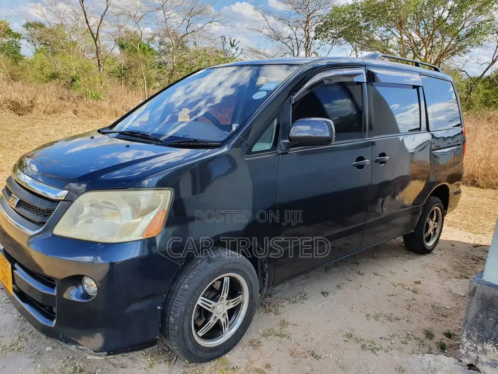 Toyota Noah 2.0 AWD (8 Seater) 2005 Black