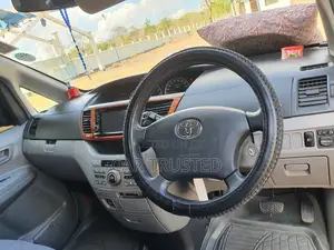 Toyota Noah 2.0 AWD (8 Seater) 2005 Black