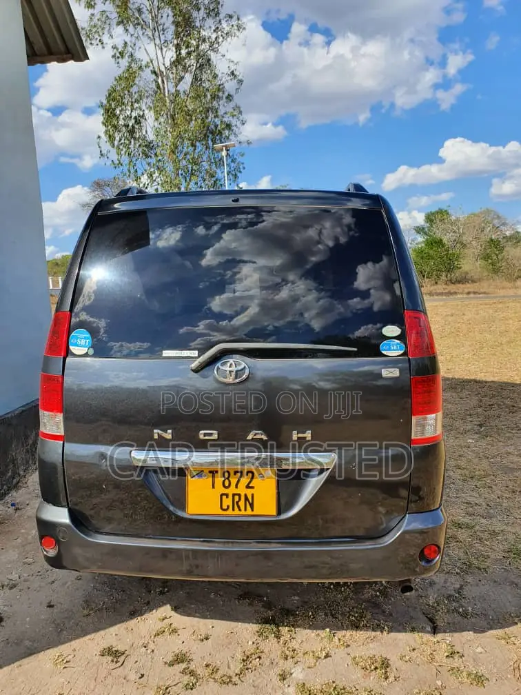 Toyota Noah 2.0 AWD (8 Seater) 2005 Black
