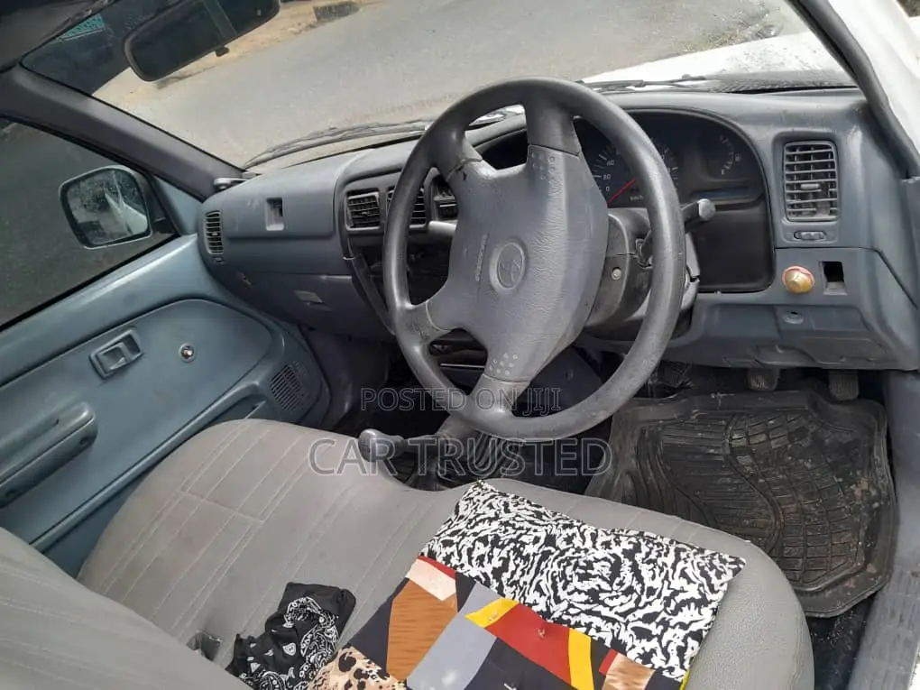 Toyota Hilux 2001 White