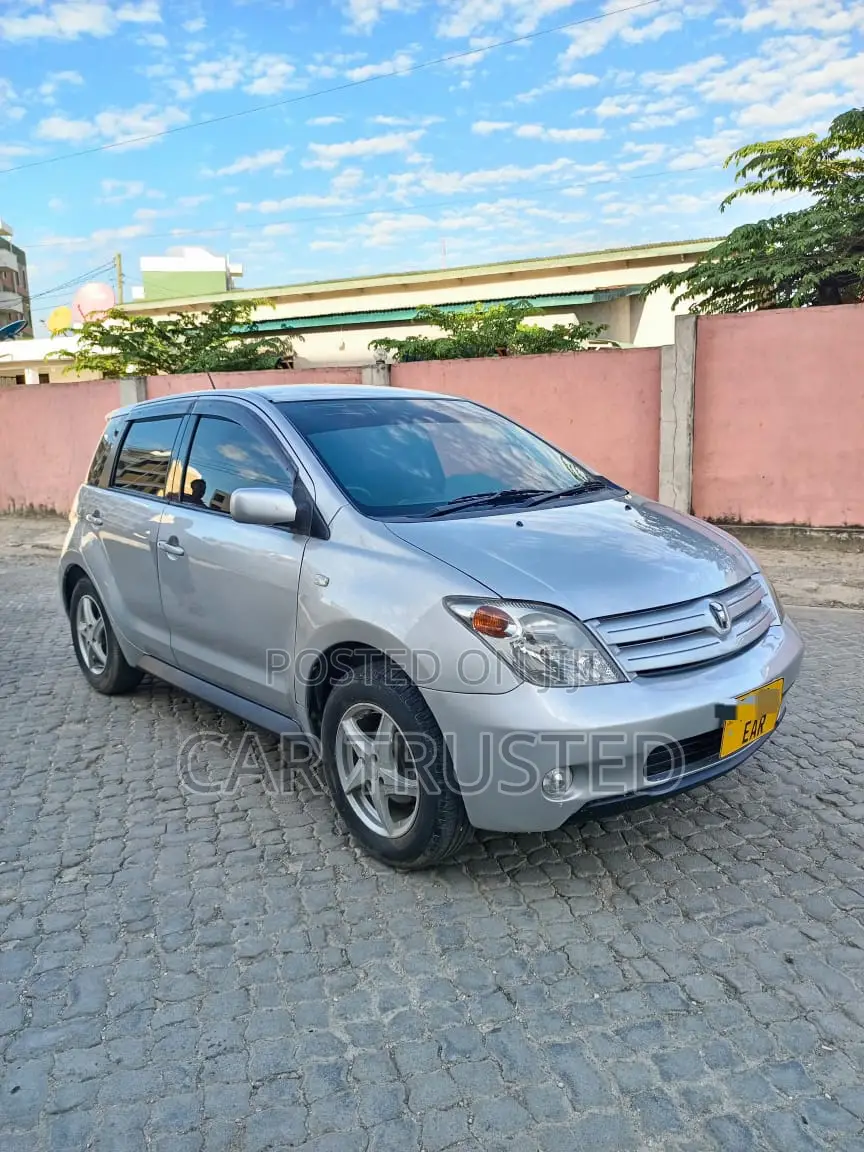 Toyota IST 2005 Silver