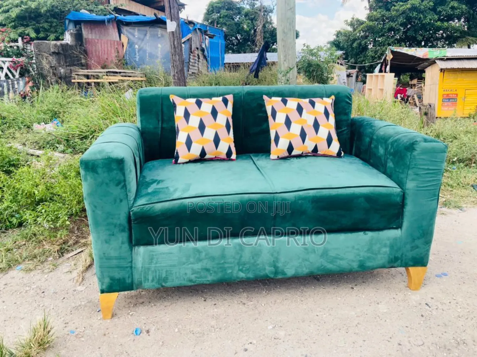 Sofa Kali Sana Mpya