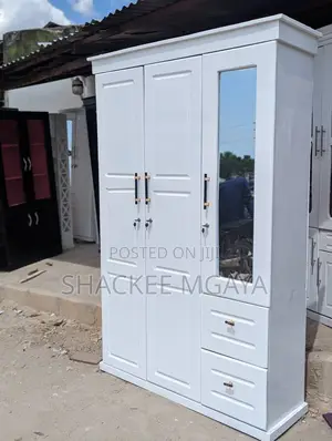 Kabati Milango Mitatu Zuri Sananaaas