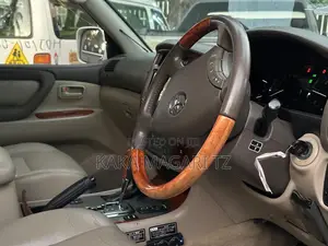 Toyota Land Cruiser 2006 White