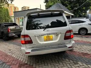 Toyota Land Cruiser 2006 White