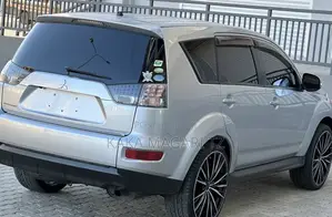 Mitsubishi Outlander 2010 Silver