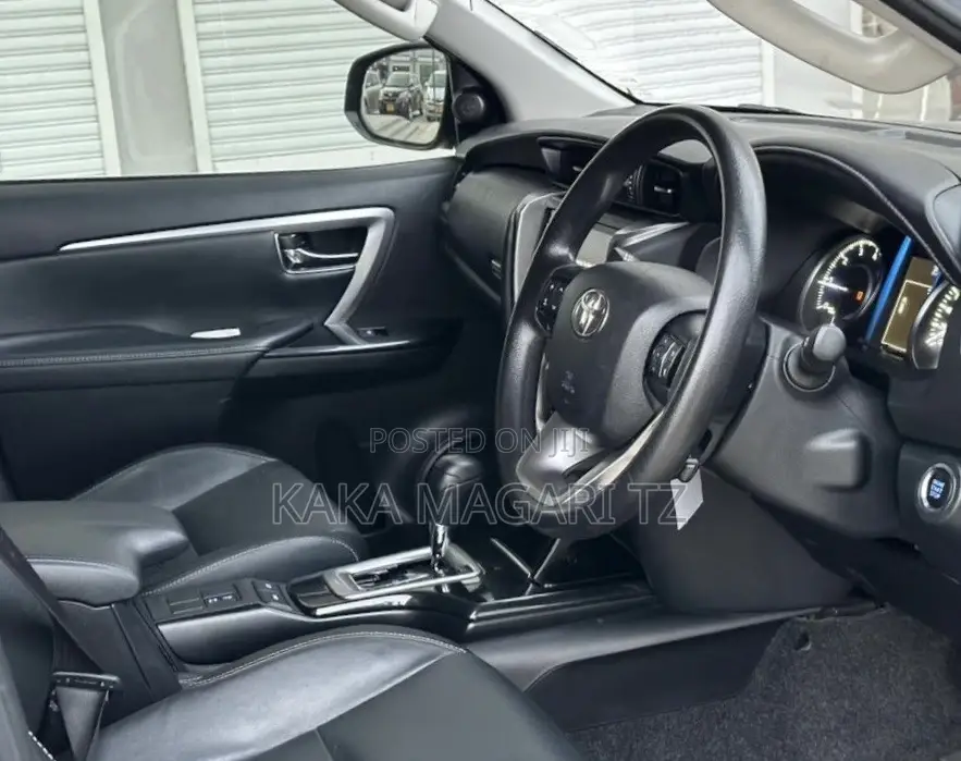 Toyota Fortuner 2022 Silver