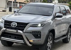 Toyota Fortuner 2022 Silver