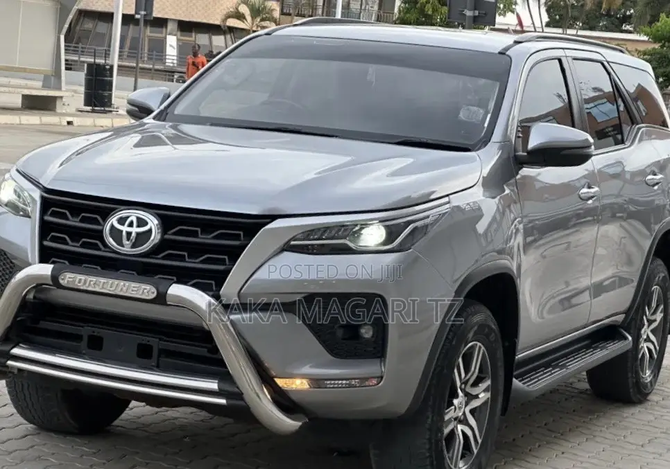 Toyota Fortuner 2022 Silver