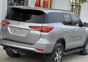 Toyota Fortuner 2022 Silver