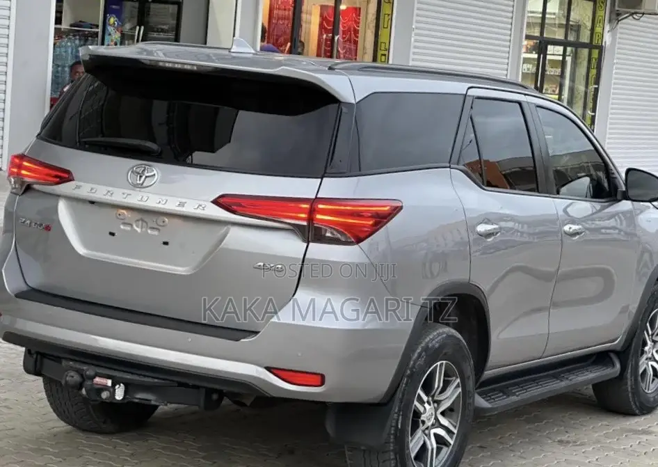 Toyota Fortuner 2022 Silver