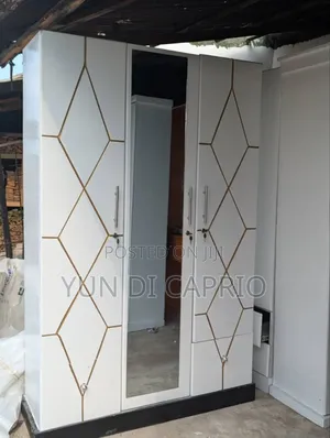 Kabati Milango Mitatu