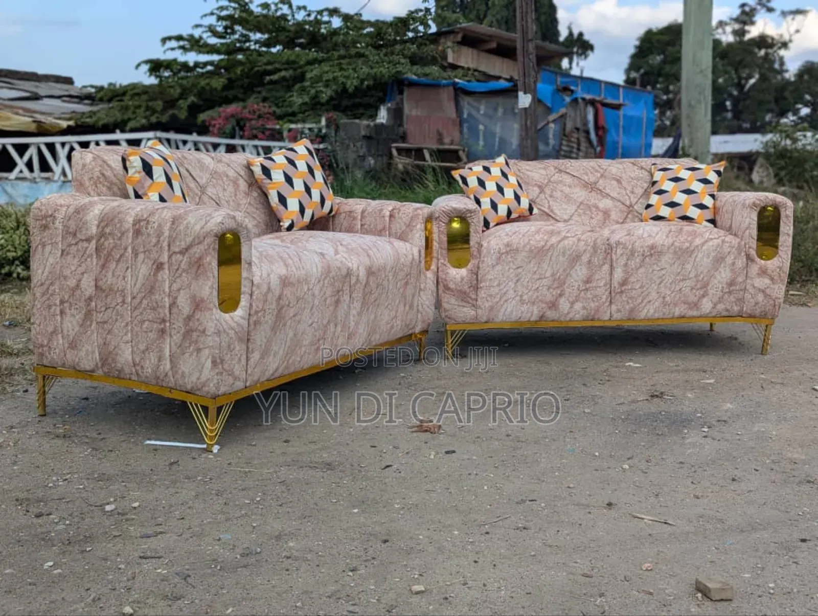 Sofa Set Kali Sana Mpya