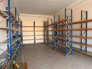 Shelves Za Ma Duka Na Supermarket. Mfumo Mpiya Bei Nzuri