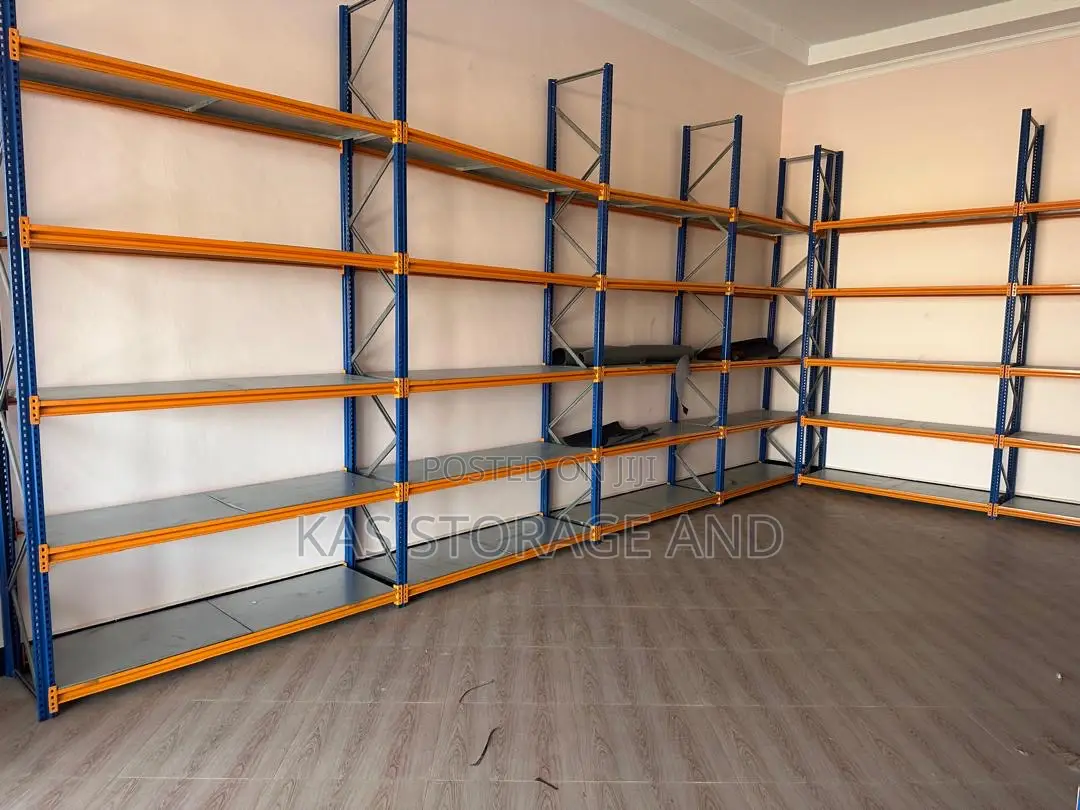 Shelves Za Ma Duka Na Supermarket. Mfumo Mpiya Bei Nzuri