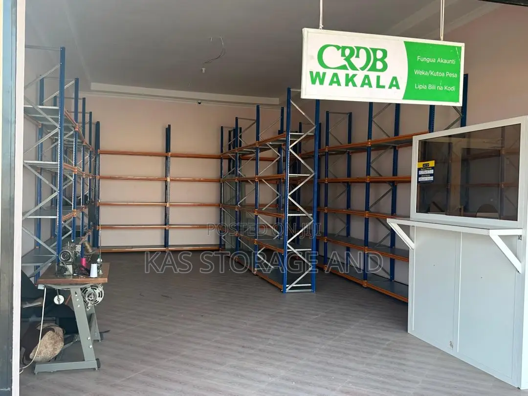 Shelves Za Ma Duka Na Supermarket. Mfumo Mpiya Bei Nzuri