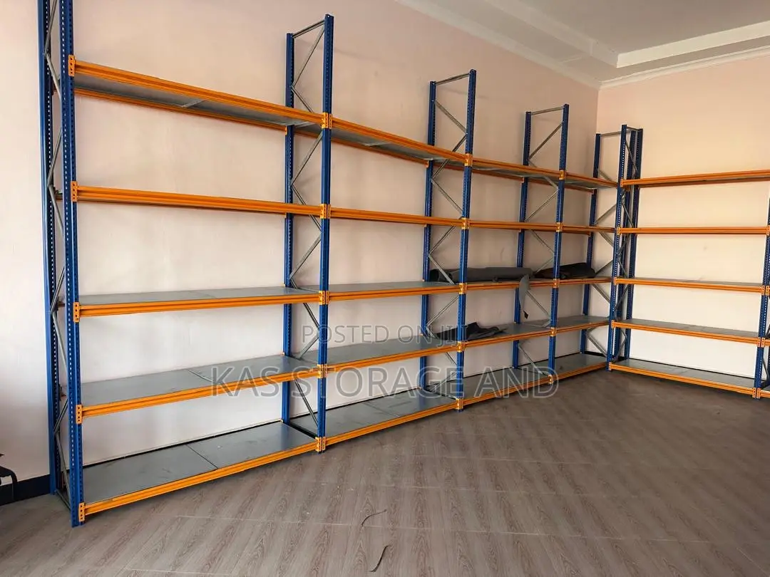 Shelves Za Ma Duka Na Supermarket. Mfumo Mpiya Bei Nzuri