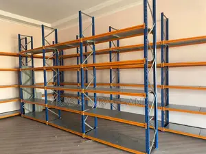 Shelves Za Ma Duka Na Supermarket. Mfumo Mpiya Bei Nzuri