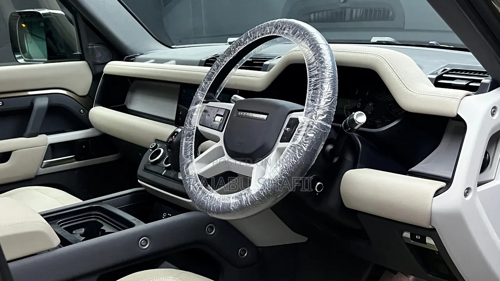 Land Rover Defender X-Dynamic HSE 2022 Gold