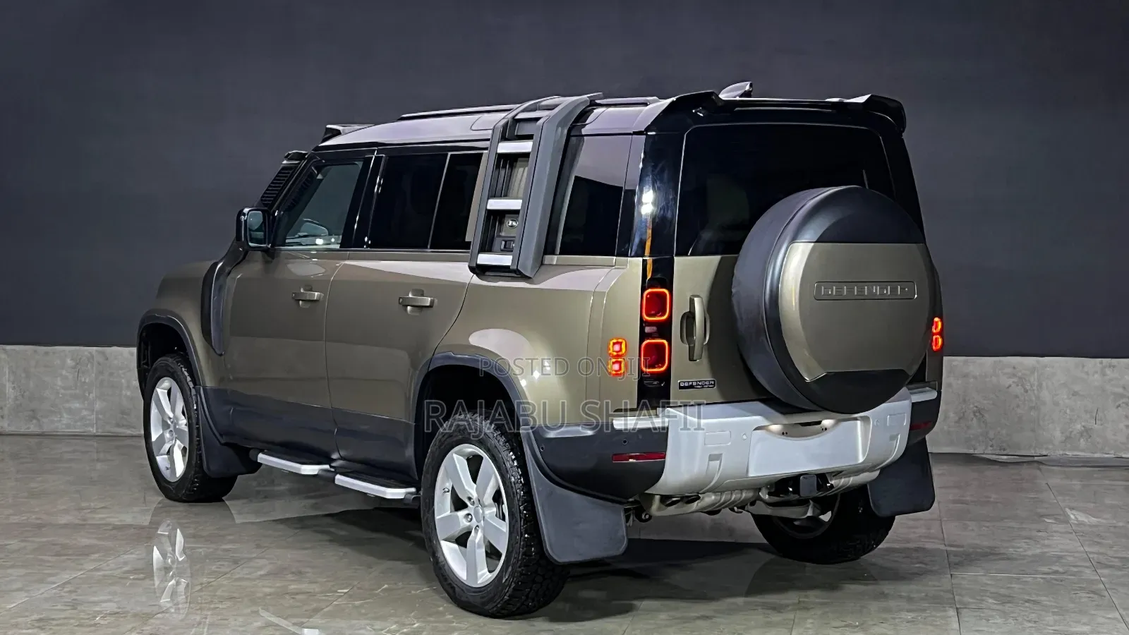 Land Rover Defender X-Dynamic HSE 2022 Gold