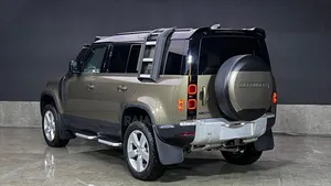 Land Rover Defender X-Dynamic HSE 2022 Gold