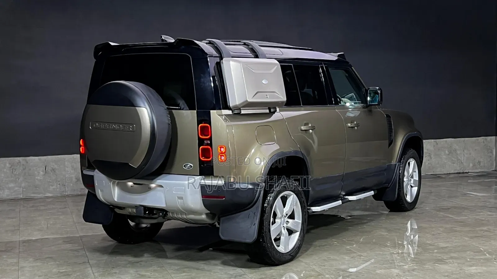 Land Rover Defender X-Dynamic HSE 2022 Gold