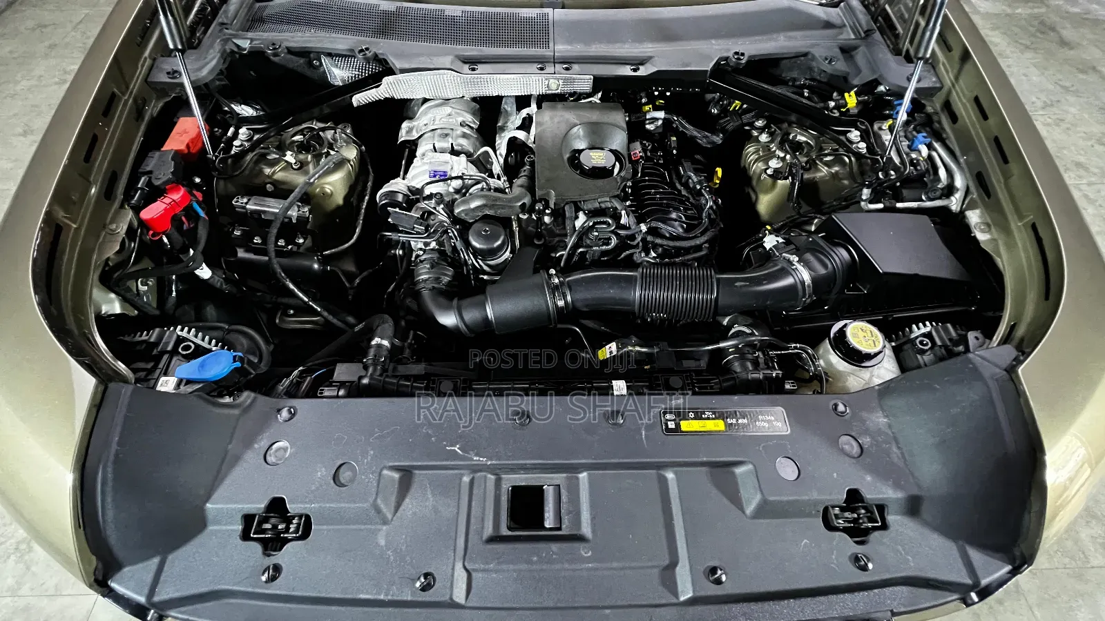 Land Rover Defender X-Dynamic HSE 2022 Gold