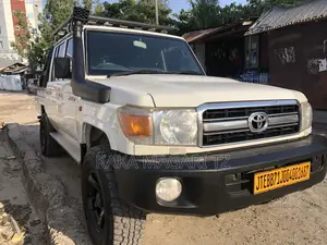 Toyota Land Cruiser 2014 White