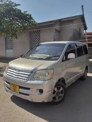 Toyota Noah 2003 Silver