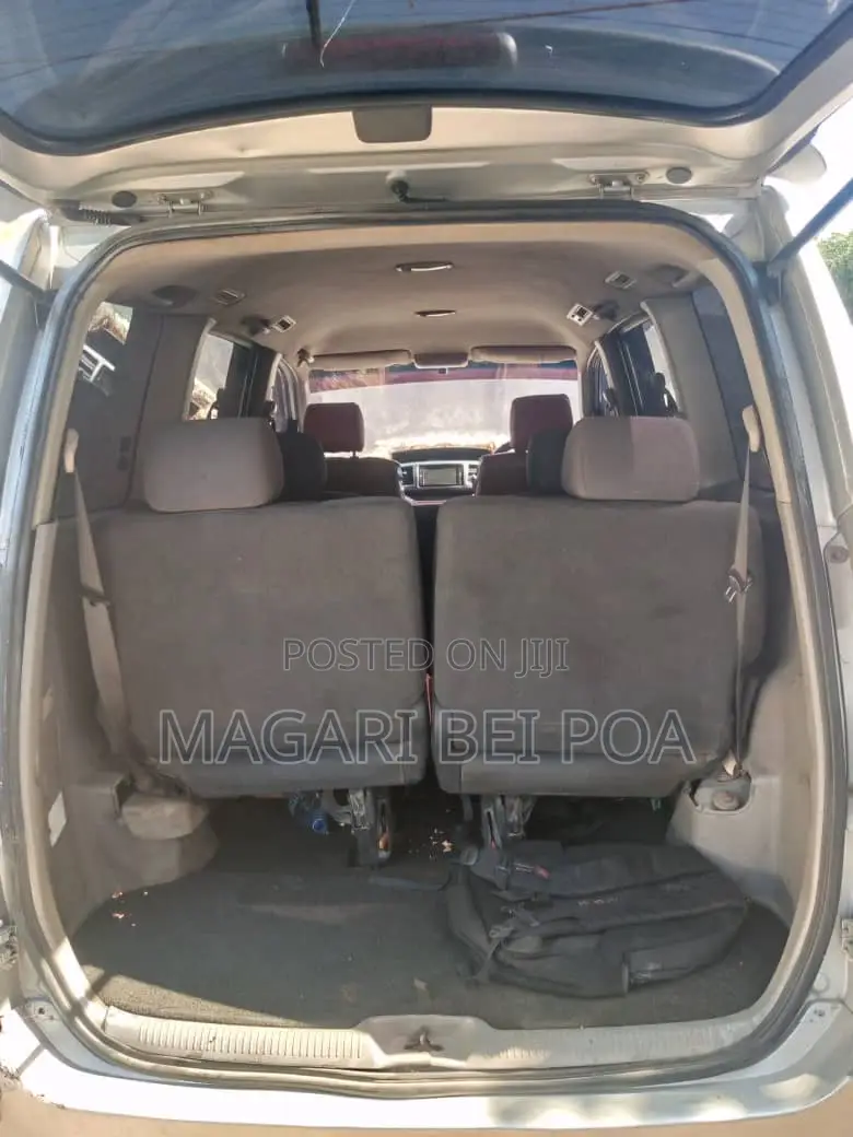Toyota Noah 2003 Silver