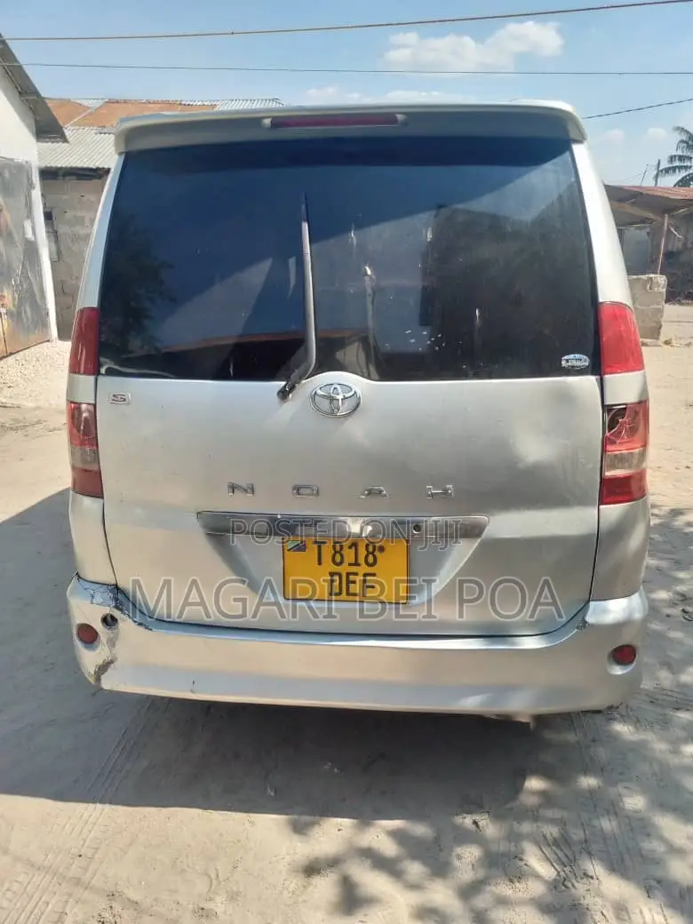 Toyota Noah 2003 Silver