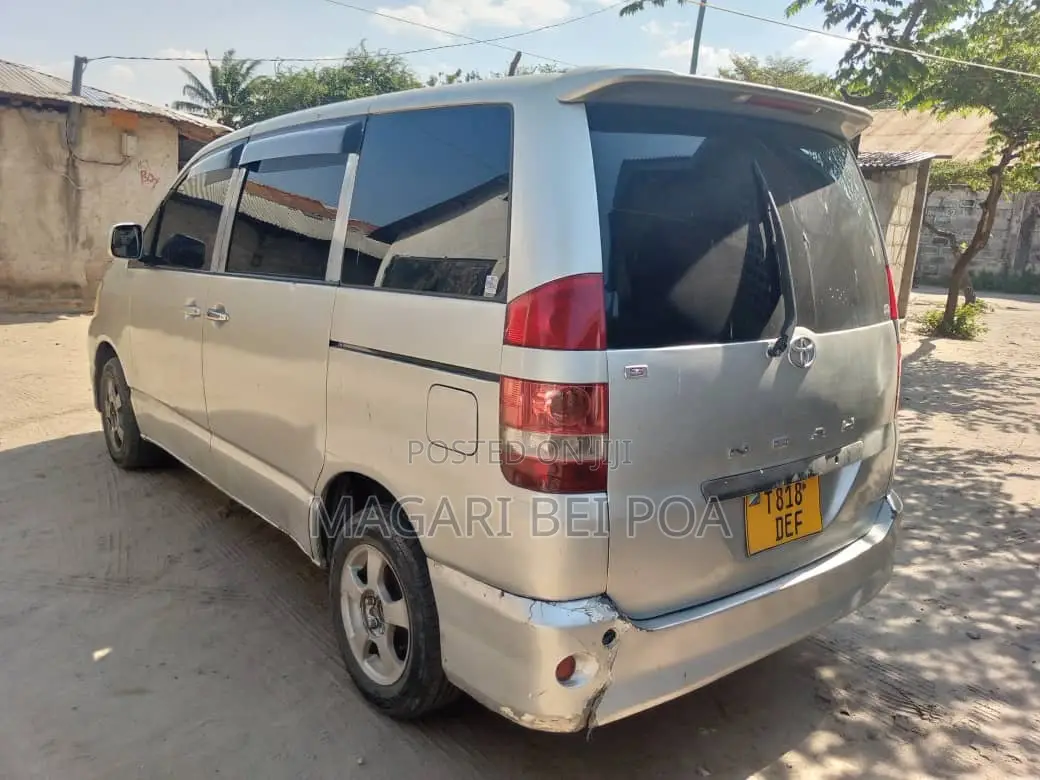 Toyota Noah 2003 Silver
