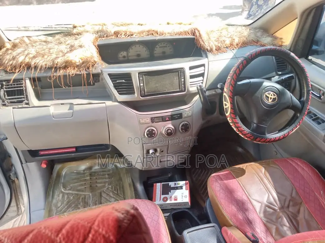 Toyota Noah 2003 Silver