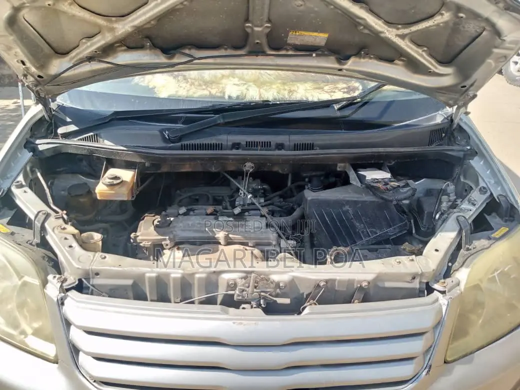 Toyota Noah 2003 Silver