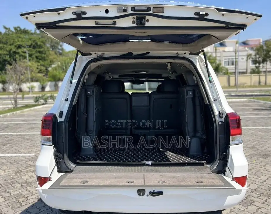 Toyota Land Cruiser 4.5 V8 VXR 2010 White