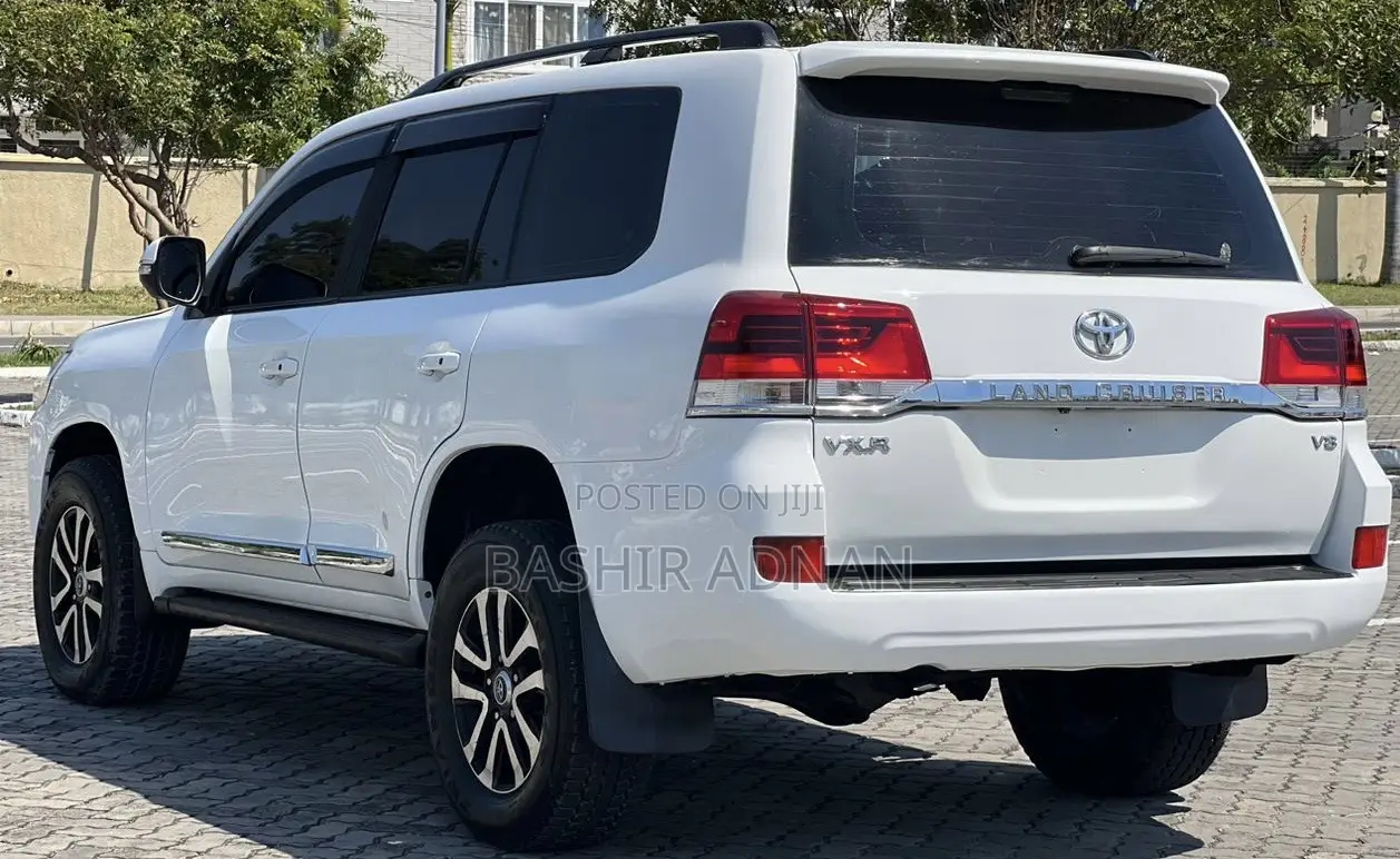 Toyota Land Cruiser 4.5 V8 VXR 2010 White
