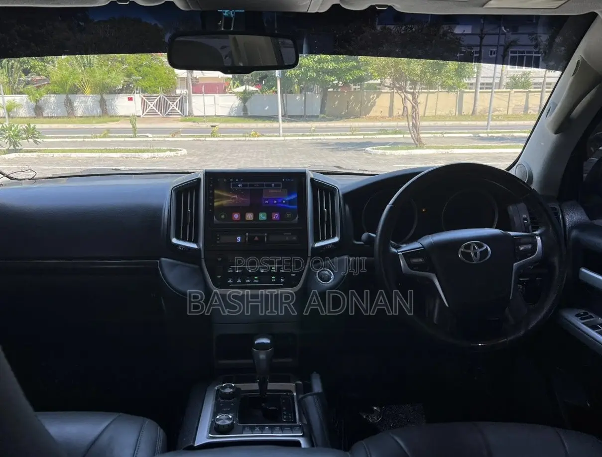 Toyota Land Cruiser 4.5 V8 VXR 2010 White