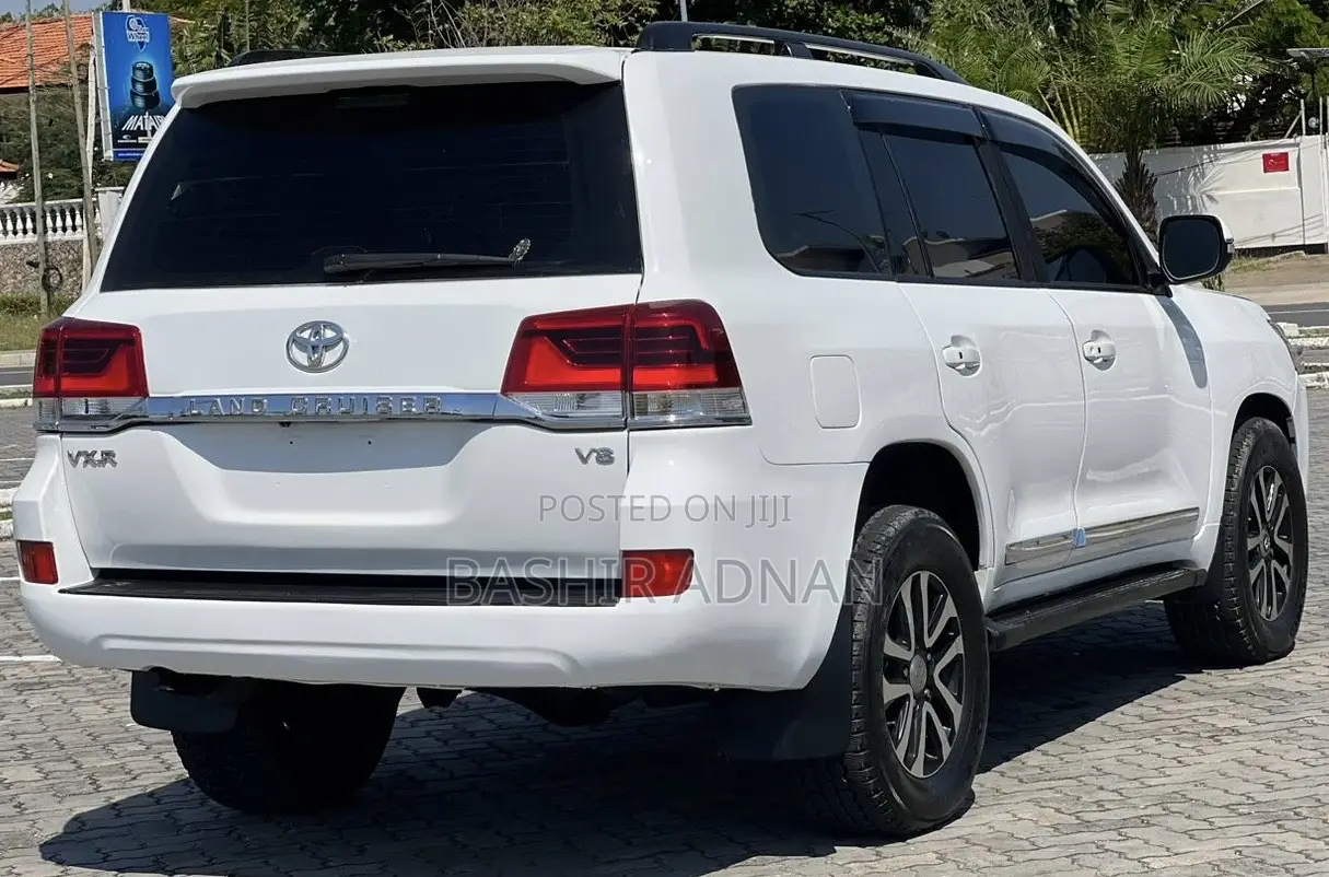 Toyota Land Cruiser 4.5 V8 VXR 2010 White