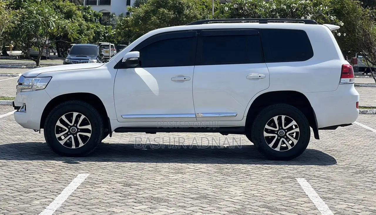Toyota Land Cruiser 4.5 V8 VXR 2010 White