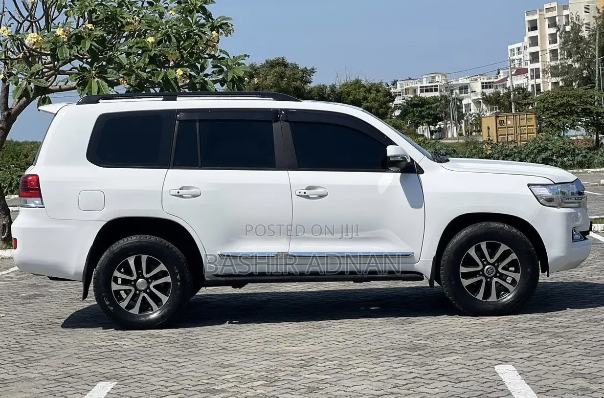Toyota Land Cruiser 4.5 V8 VXR 2010 White