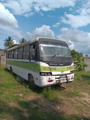 Tata Starbus Ultra Skool 2000 Grey