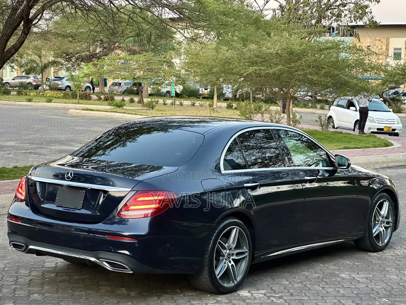 Mercedes-Benz E220 2017 Blue