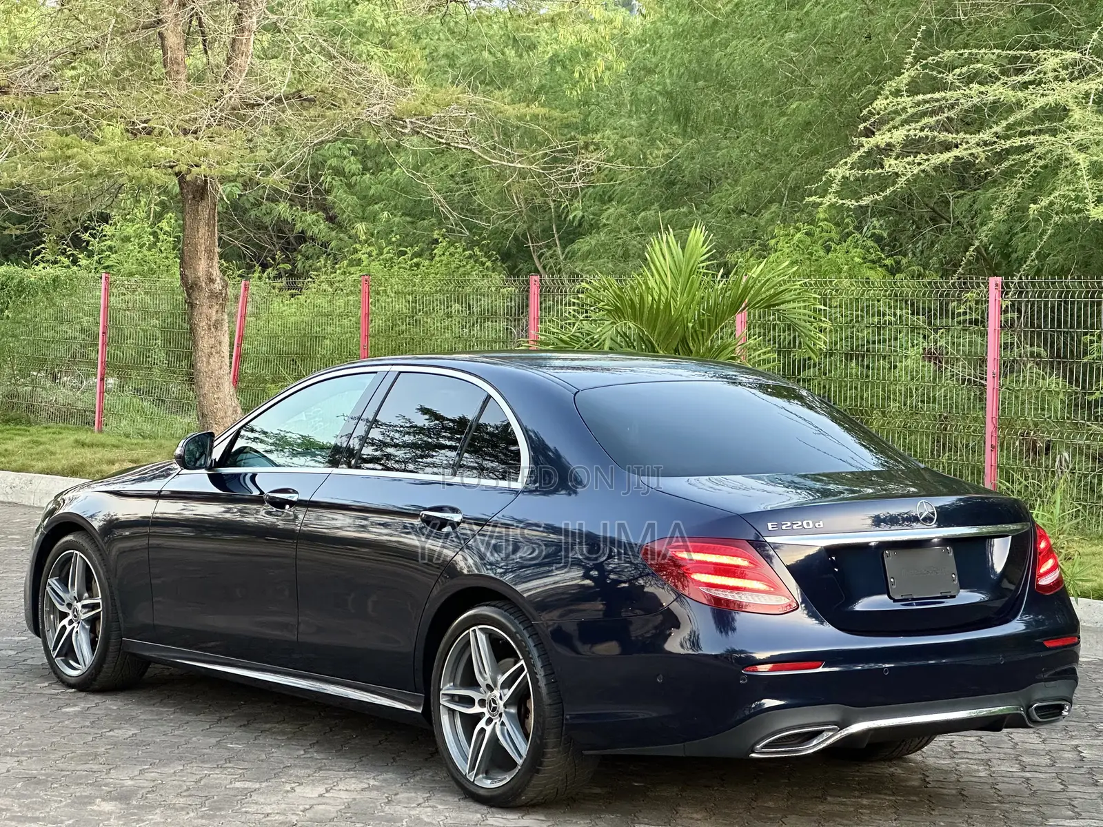 Mercedes-Benz E220 2017 Blue