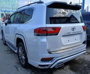 Toyota Land Cruiser 2024 White