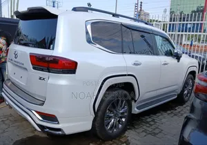 Toyota Land Cruiser 2024 White