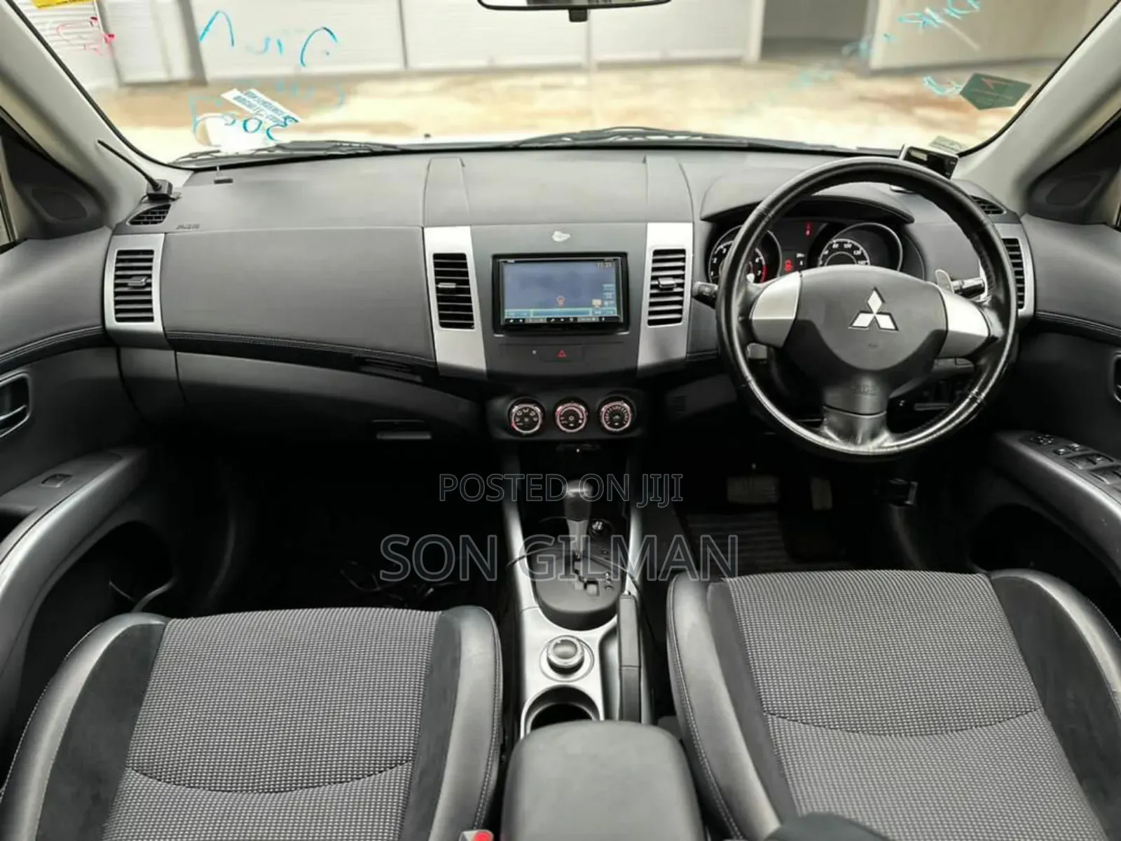 Mitsubishi Outlander 2011 White