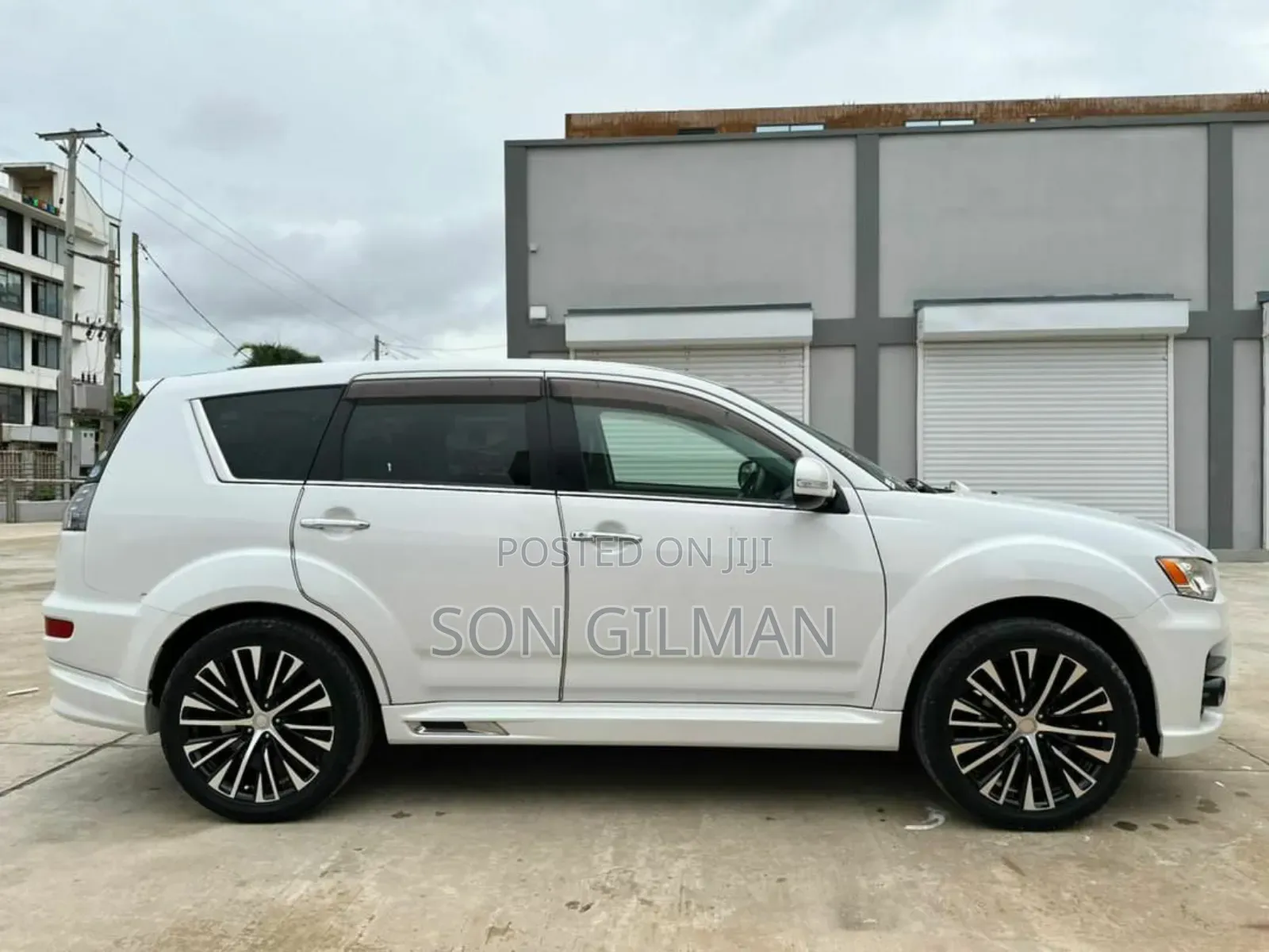 Mitsubishi Outlander 2011 White